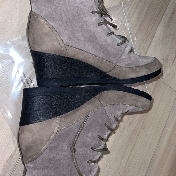 UGG Womens Size 11 Bridgit Mole Wool Lined Heel Leather Winter Shoes Boots - Picture 9 of 10